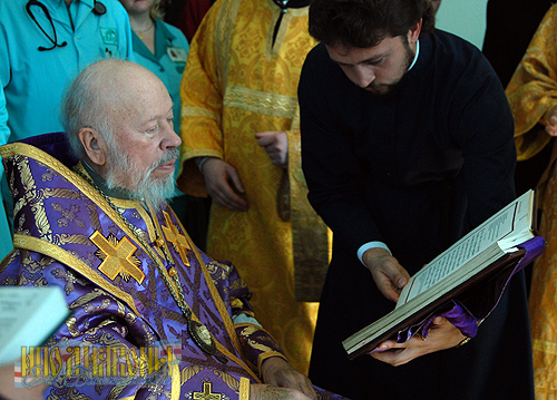В Великий Четверг Блаженнейший Митрополит Владимир совершил Божественную литургию в больнице